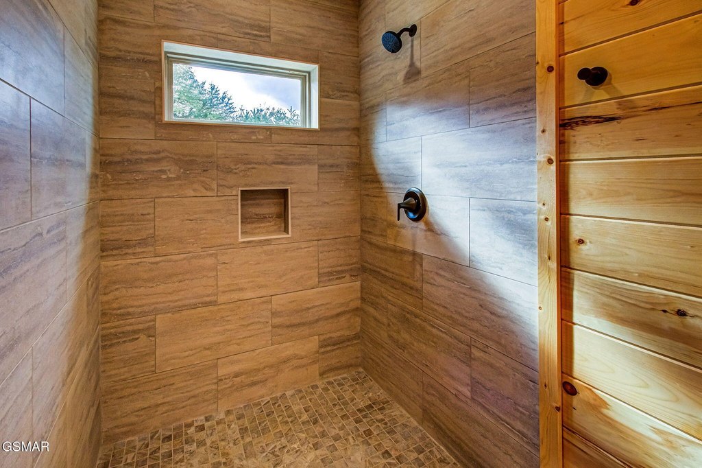 Pigeon Forge, Tennessee, 37862, United States, 3 Bedrooms Bedrooms, ,3.5 BathroomsBathrooms,Residential,Forsale,1999473