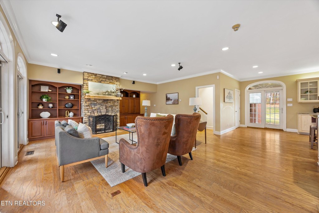 Maryville, Tennessee, 37803, United States, 5 Bedrooms Bedrooms, ,5.5 BathroomsBathrooms,Residential,Forsale,1999469