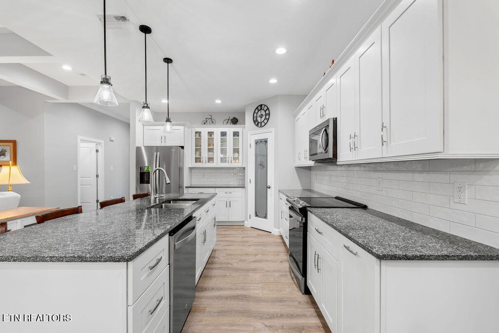 Loudon, Tennessee, 37774, United States, 3 Bedrooms Bedrooms, ,2 BathroomsBathrooms,Residential,Forsale,1942457 Loudon, Tennessee, 37774, United States, 3 Bedrooms Bedrooms, ,2 BathroomsBathrooms,Residential,Forsale,1942457