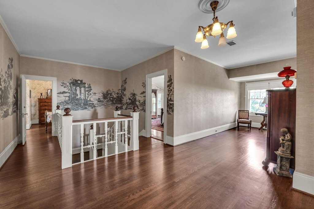 Chattanooga, Tennessee, 37404, United States, 5 Bedrooms Bedrooms, ,4 BathroomsBathrooms,Residential,Forsale,1963589