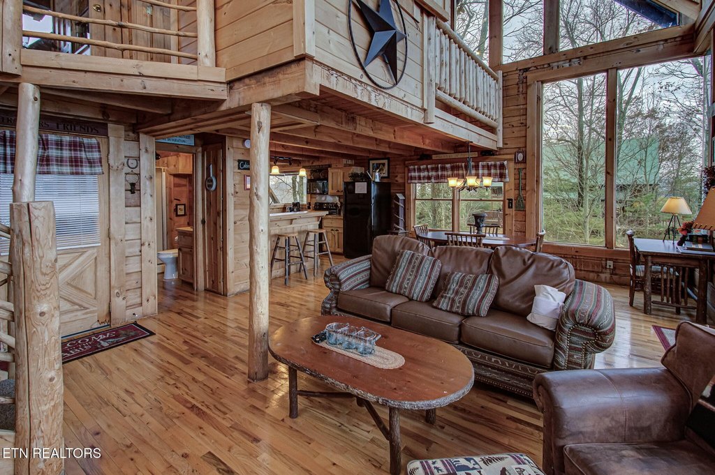 Sevierville, Tennessee, 37862, United States, 1 Bedroom Bedrooms, ,3 BathroomsBathrooms,Residential,Forsale,2012717