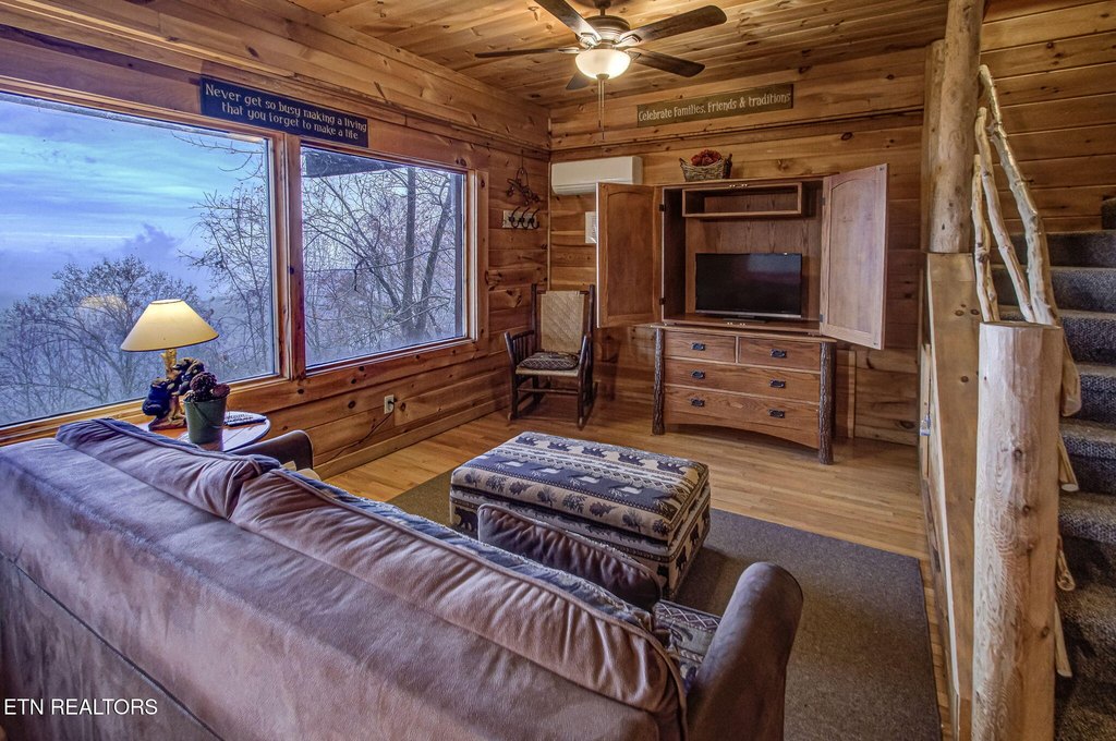 Sevierville, Tennessee, 37862, United States, 1 Bedroom Bedrooms, ,3 BathroomsBathrooms,Residential,Forsale,2012717