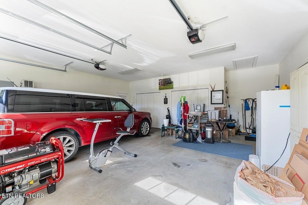 Crossville, Tennessee, 38558, United States, 3 Bedrooms Bedrooms, ,2.5 BathroomsBathrooms,Residential,Forsale,1968509