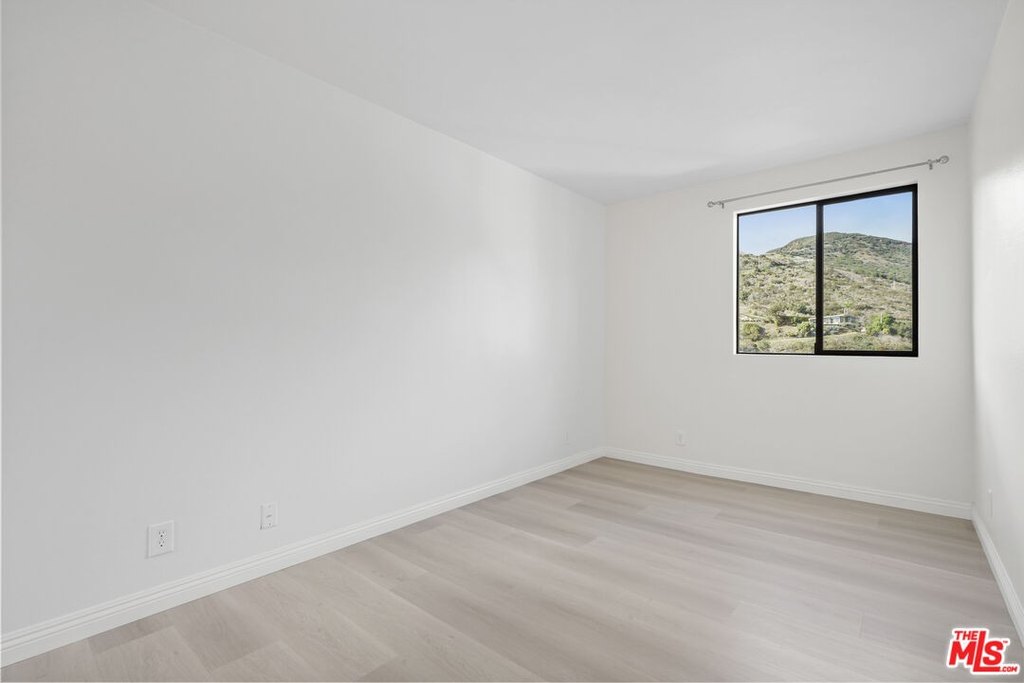 Malibu, California, 90265, United States, 3 Bedrooms Bedrooms, ,2 BathroomsBathrooms,Residential,Forsale,2009618