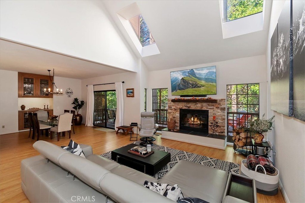 Lake Arrowhead, California, 92352, United States, 4 Bedrooms Bedrooms, ,3 BathroomsBathrooms,Residential,Forsale,2004860