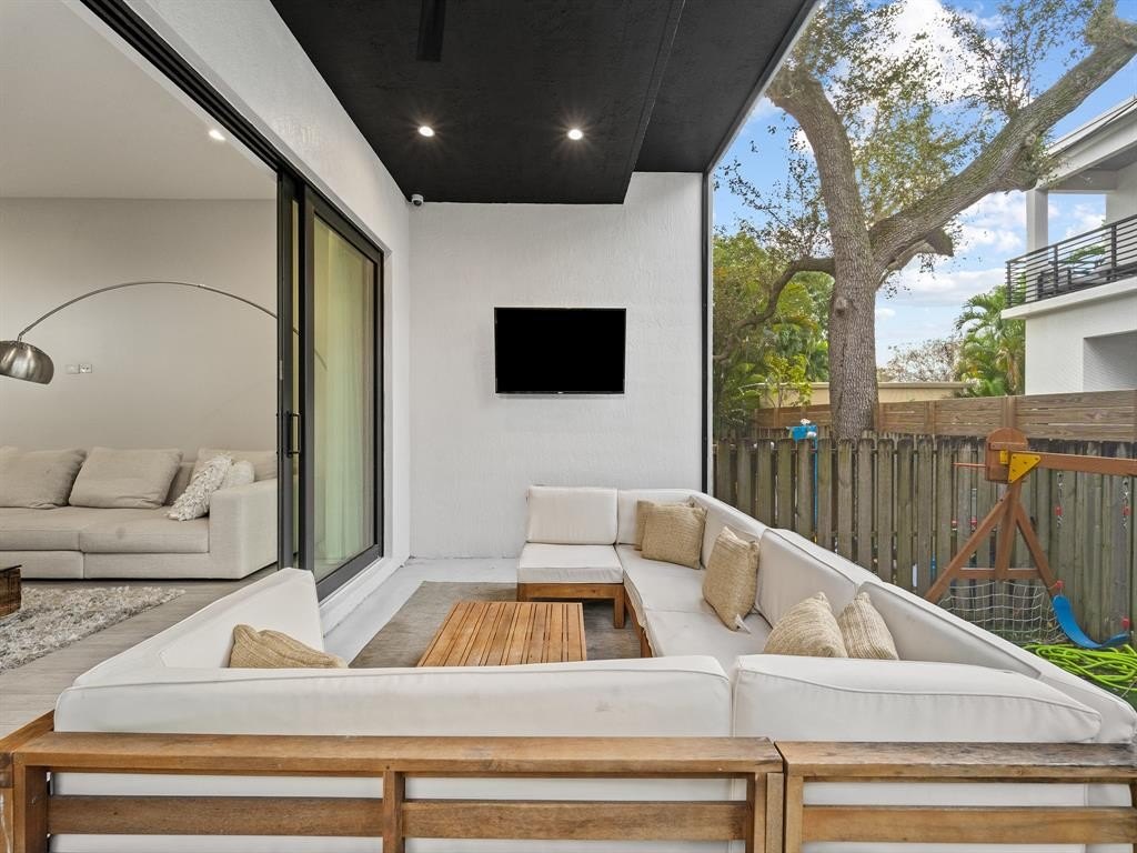 Fort Lauderdale, Florida, 33304, United States, 3 Bedrooms Bedrooms, ,3.5 BathroomsBathrooms,Residential,Forsale,2004487