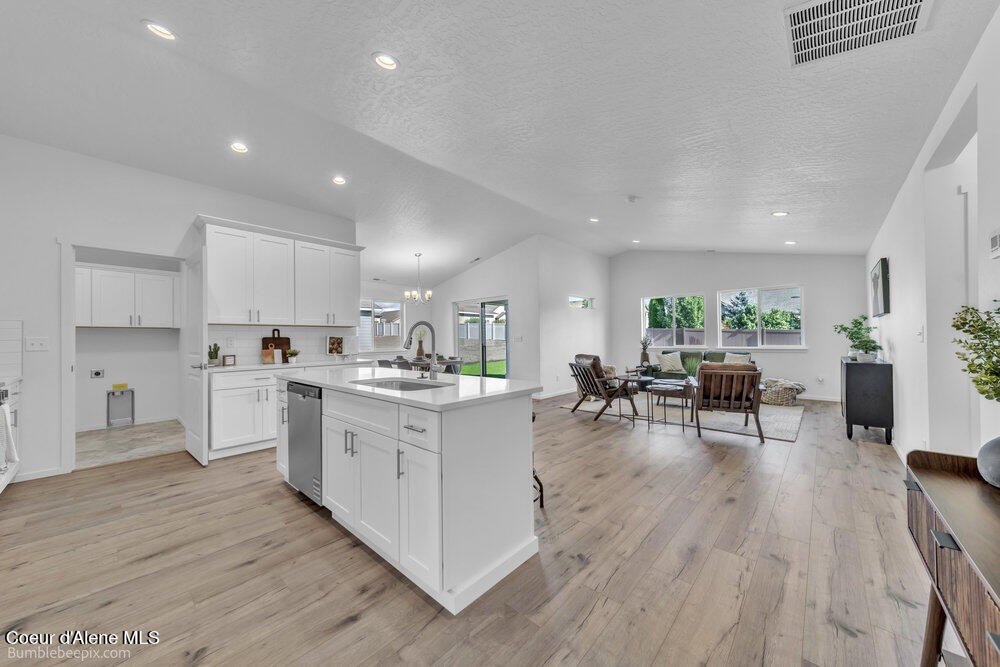 Post Falls, Idaho, 83854, United States, 3 Bedrooms Bedrooms, ,2 BathroomsBathrooms,Residential,Forsale,1984543