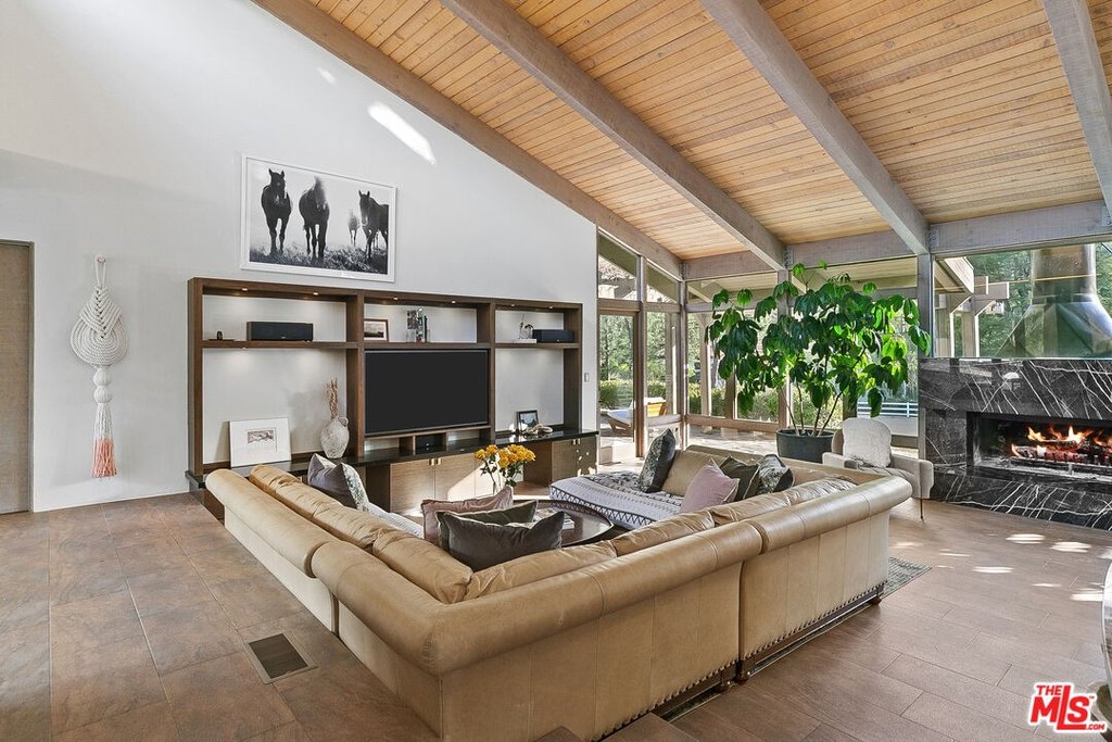 Calabasas, California, 91302, United States, 3 Bedrooms Bedrooms, ,2 BathroomsBathrooms,Residential,Forsale,2001432