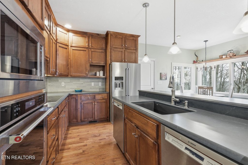 Kingston, Tennessee, 37763, United States, 4 Bedrooms Bedrooms, ,3.5 BathroomsBathrooms,Residential,Forsale,1893802