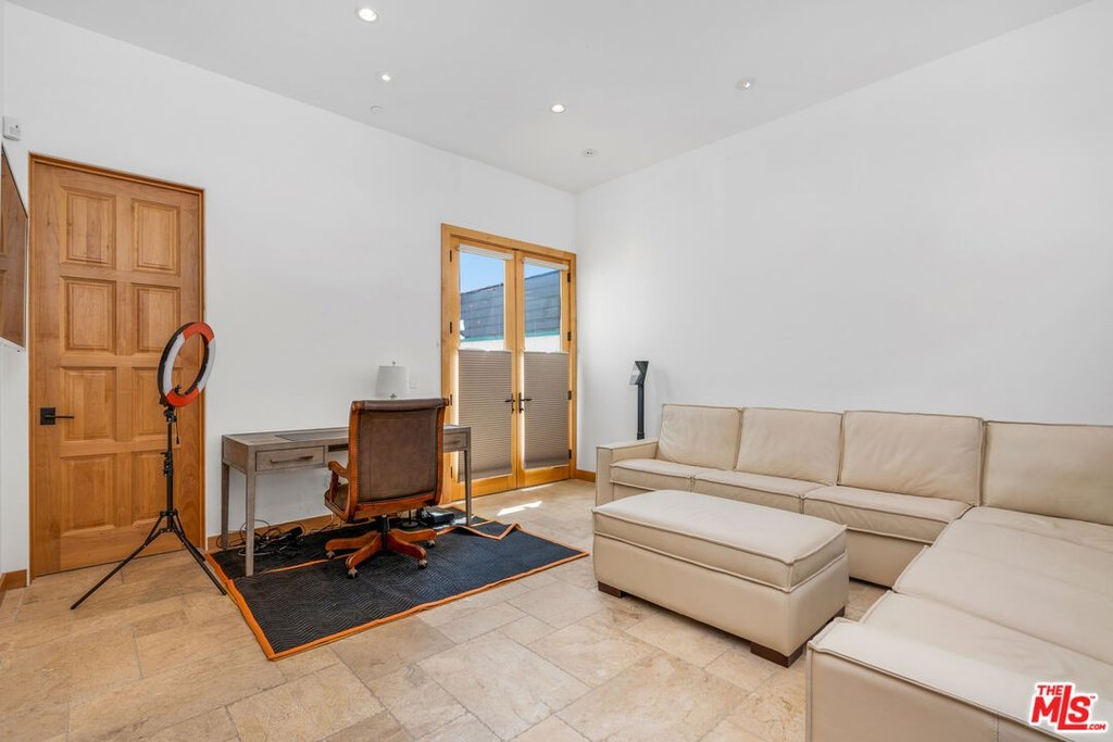 Malibu, California, 90265, United States, 3 Bedrooms Bedrooms, ,3 BathroomsBathrooms,Residential,Forsale,2009630