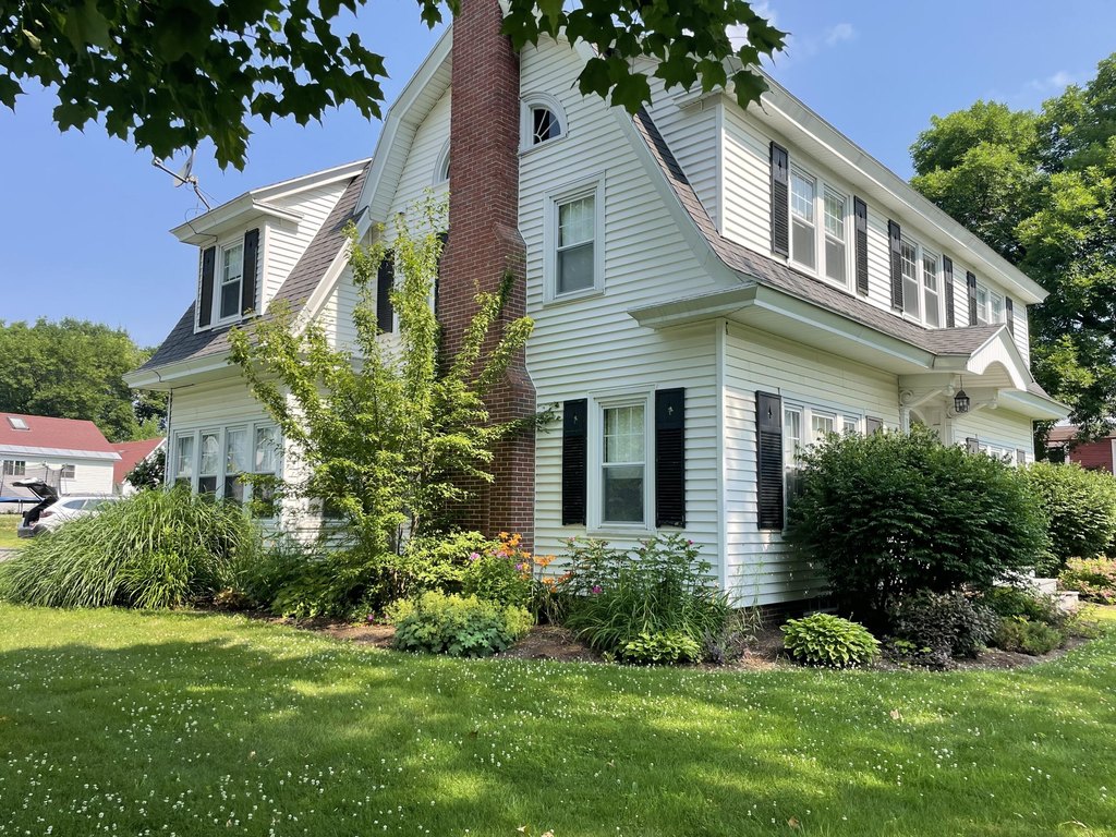 Pittsfield, Maine, 04967, United States, 4 Bedrooms Bedrooms, ,2.5 BathroomsBathrooms,Residential,Forsale,2004043