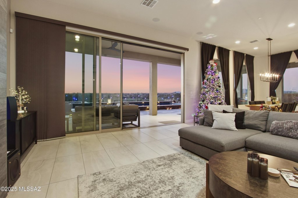 Tucson, Arizona, 85742, United States, 4 Bedrooms Bedrooms, ,4.5 BathroomsBathrooms,Residential,Forsale,2004420