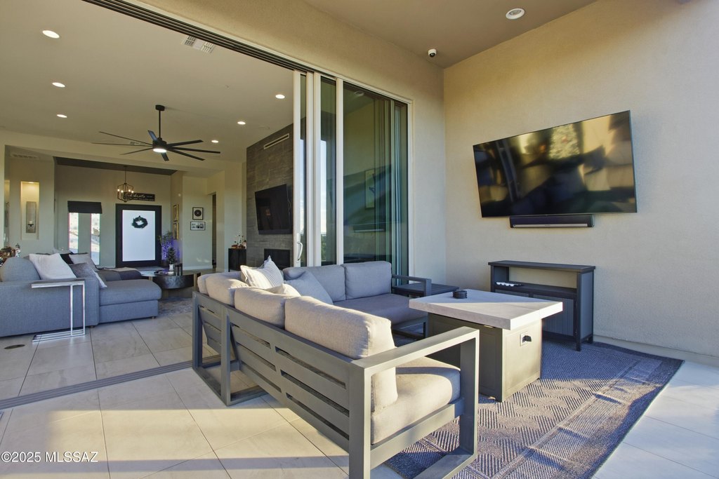 Tucson, Arizona, 85742, United States, 4 Bedrooms Bedrooms, ,4.5 BathroomsBathrooms,Residential,Forsale,2004420