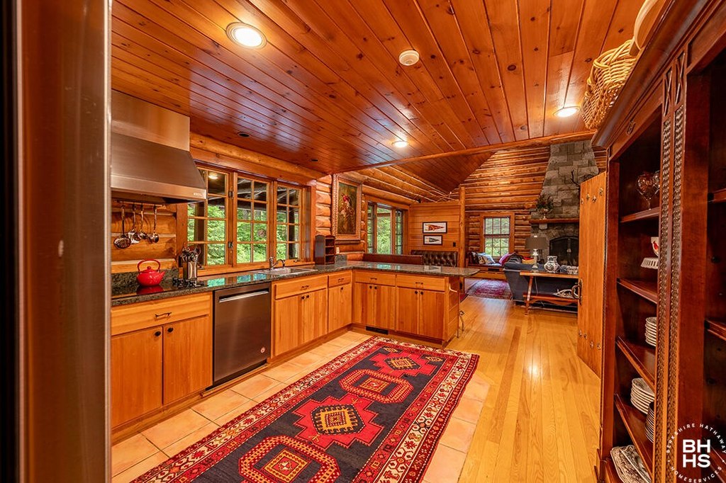 Lake Placid, New York, 12946, United States, 4 Bedrooms Bedrooms, ,3.5 BathroomsBathrooms,Residential,Forsale,1999414