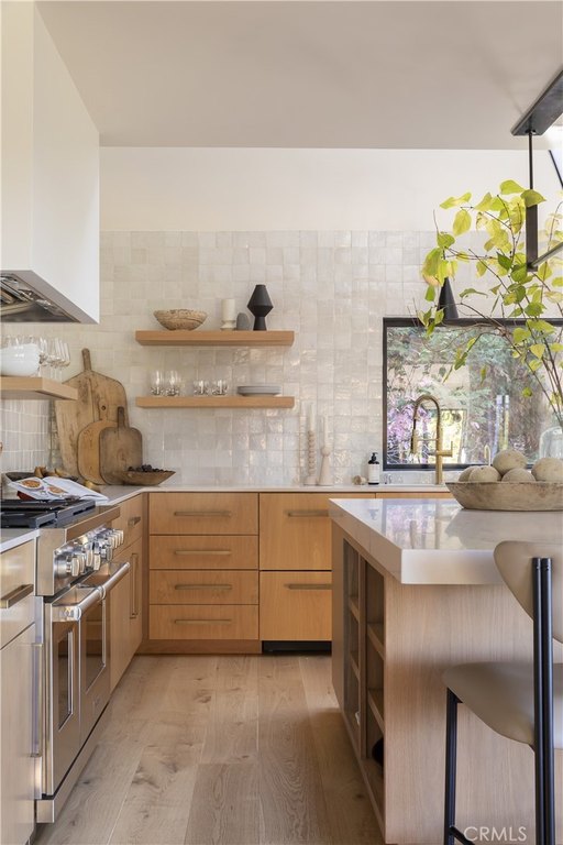 Lake Arrowhead, California, 92352, United States, 5 Bedrooms Bedrooms, ,5 BathroomsBathrooms,Residential,Forsale,2004865