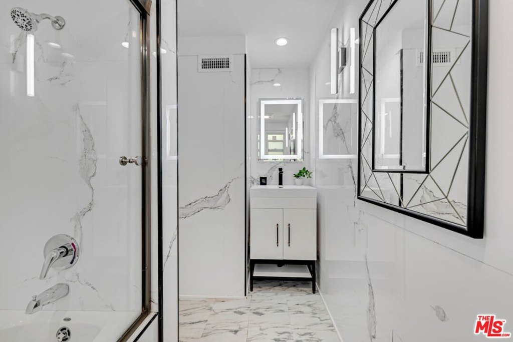 Los Angeles, California, 90049, United States, 5 Bedrooms Bedrooms, ,4 BathroomsBathrooms,Residential,Forsale,1985953