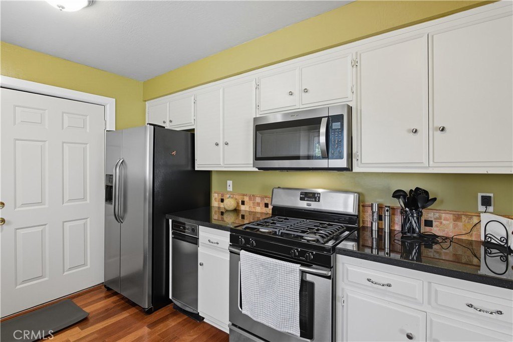 Lake Arrowhead, California, 92352, United States, 4 Bedrooms Bedrooms, ,3 BathroomsBathrooms,Residential,Forsale,1971047