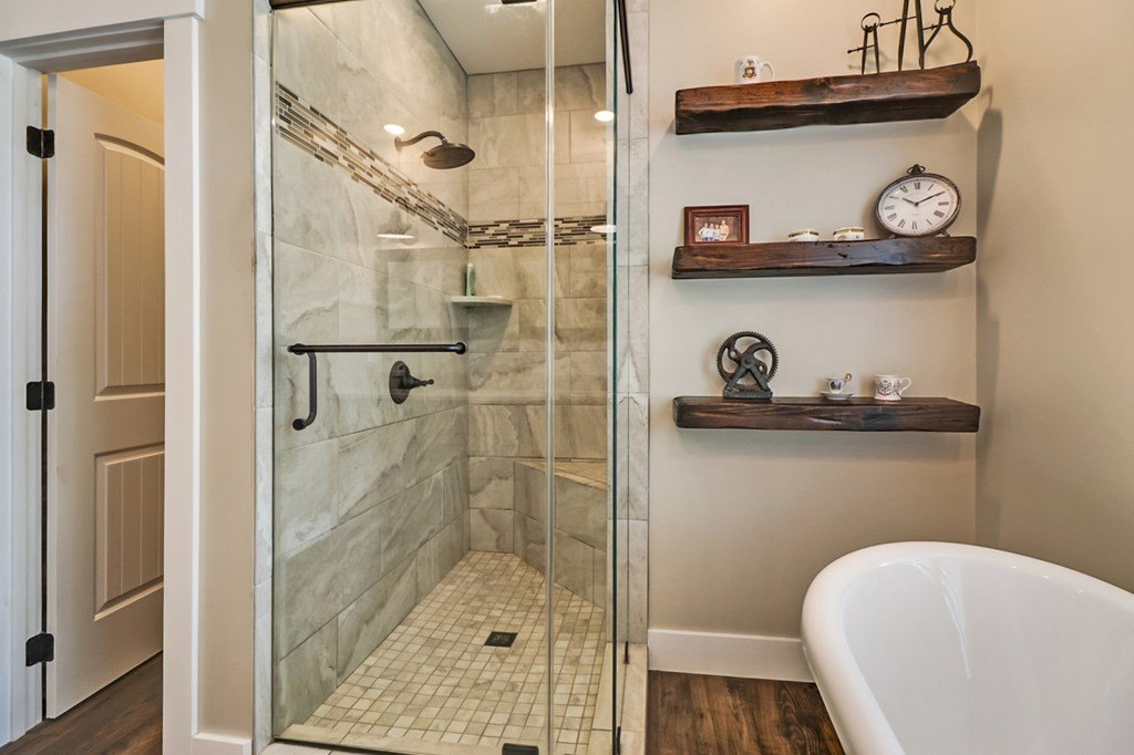 Jamestown, Tennessee, 38556, United States, 4 Bedrooms Bedrooms, ,4 BathroomsBathrooms,Residential,Forsale,1929826