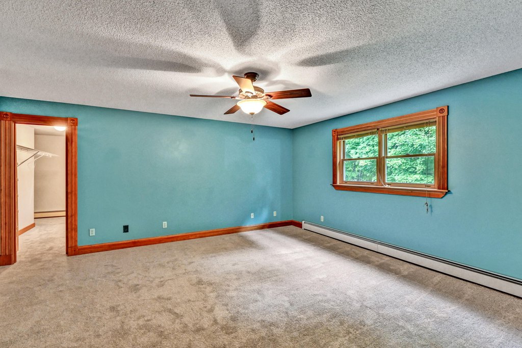 Wayne, Maine, 04284, United States, 4 Bedrooms Bedrooms, ,3 BathroomsBathrooms,Residential,Forsale,2004722