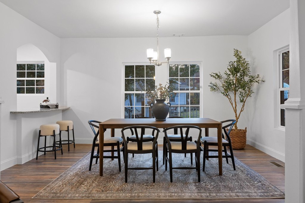 Chattanooga, Tennessee, 37405, United States, 4 Bedrooms Bedrooms, ,4 BathroomsBathrooms,Residential,Forsale,1922162