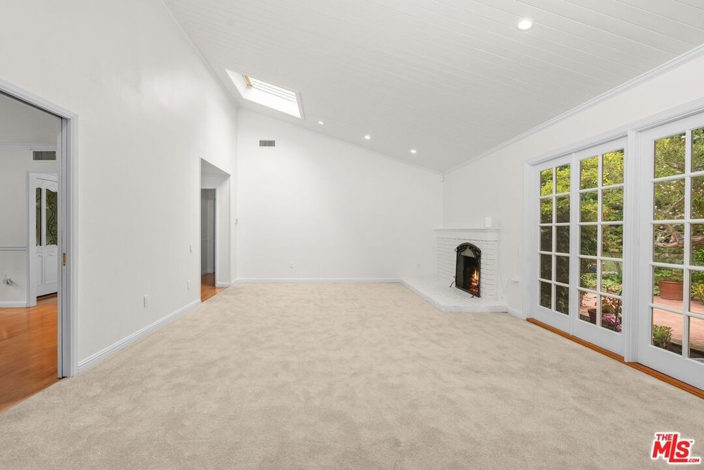 Malibu, California, 90265, United States, 4 Bedrooms Bedrooms, ,2.5 BathroomsBathrooms,Residential,Forsale,2009611