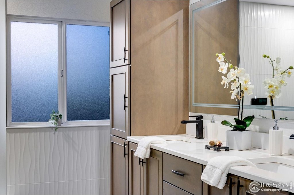 Windsor, Colorado, 80528, United States, 5 Bedrooms Bedrooms, ,3.5 BathroomsBathrooms,Residential,Forsale,2009202