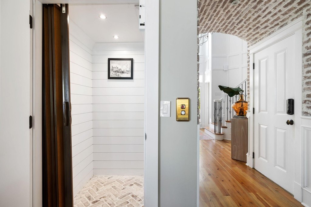 Charleston, South Carolina, 29414, United States, 8 Bedrooms Bedrooms, ,5.5 BathroomsBathrooms,Residential,Forsale,2007731