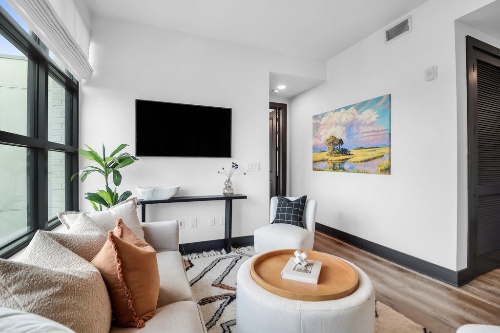 Charleston, South Carolina, 29401, United States, 2 Bedrooms Bedrooms, ,2 BathroomsBathrooms,Residential,Forsale,2007728