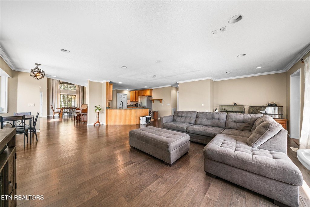 Crossville, Tennessee, 38555, United States, 3 Bedrooms Bedrooms, ,3.5 BathroomsBathrooms,Residential,Forsale,2010941