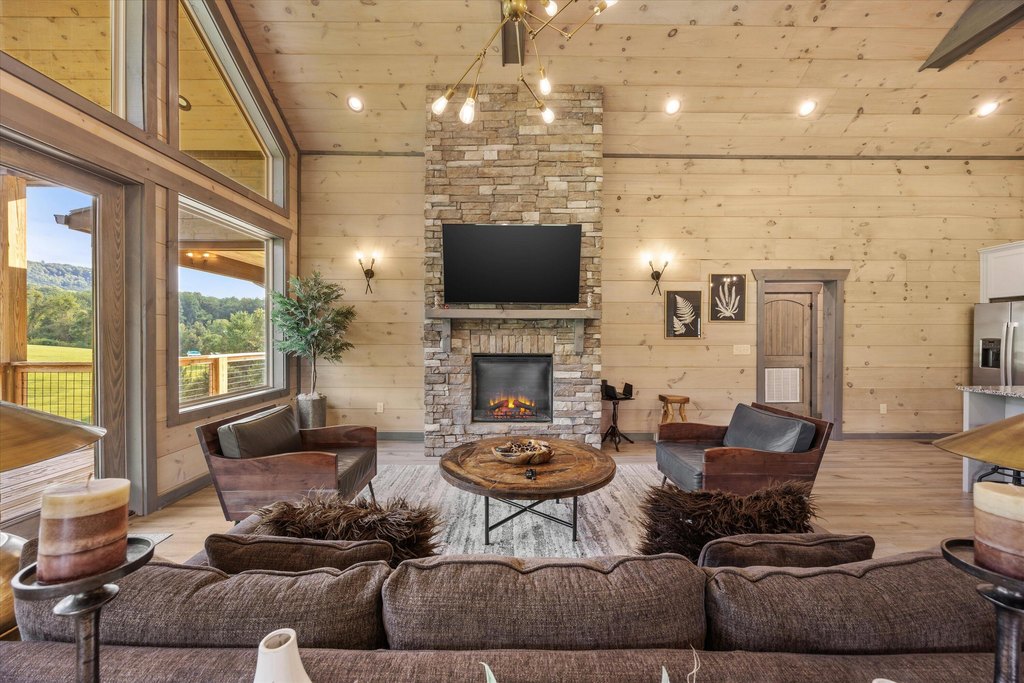 Sevierville, Tennessee, 37862, United States, 5 Bedrooms Bedrooms, ,5 BathroomsBathrooms,Residential,Forsale,1963563