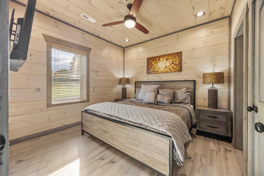 Sevierville, Tennessee, 37862, United States, 5 Bedrooms Bedrooms, ,5 BathroomsBathrooms,Residential,Forsale,1963563