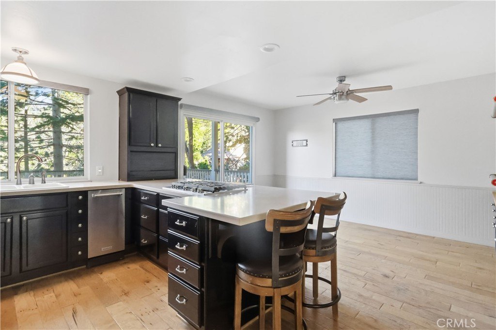 Lake Arrowhead, California, 92352, United States, 4 Bedrooms Bedrooms, ,3.5 BathroomsBathrooms,Residential,Forsale,2004861