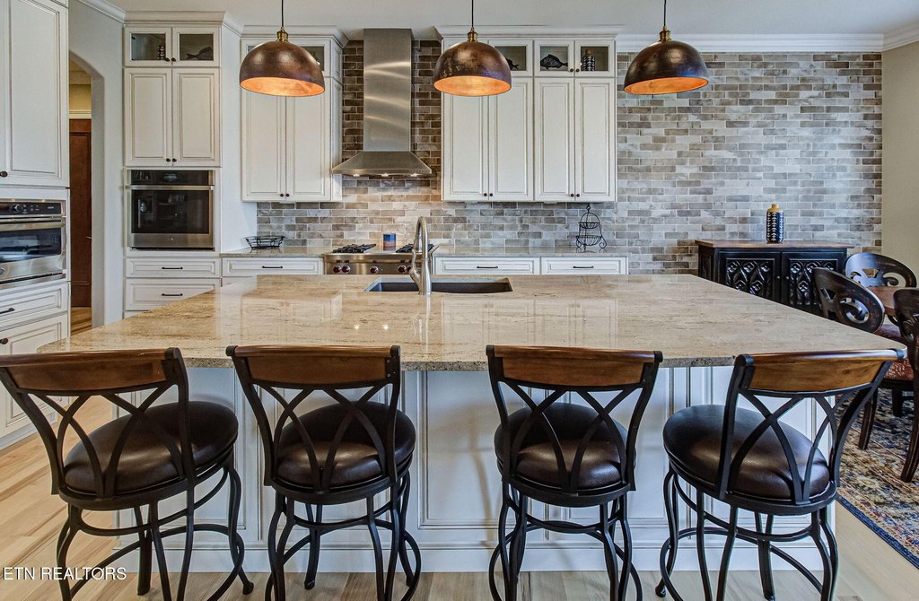 Vonore, Tennessee, 37885, United States, 4 Bedrooms Bedrooms, ,4.5 BathroomsBathrooms,Residential,Forsale,1960237