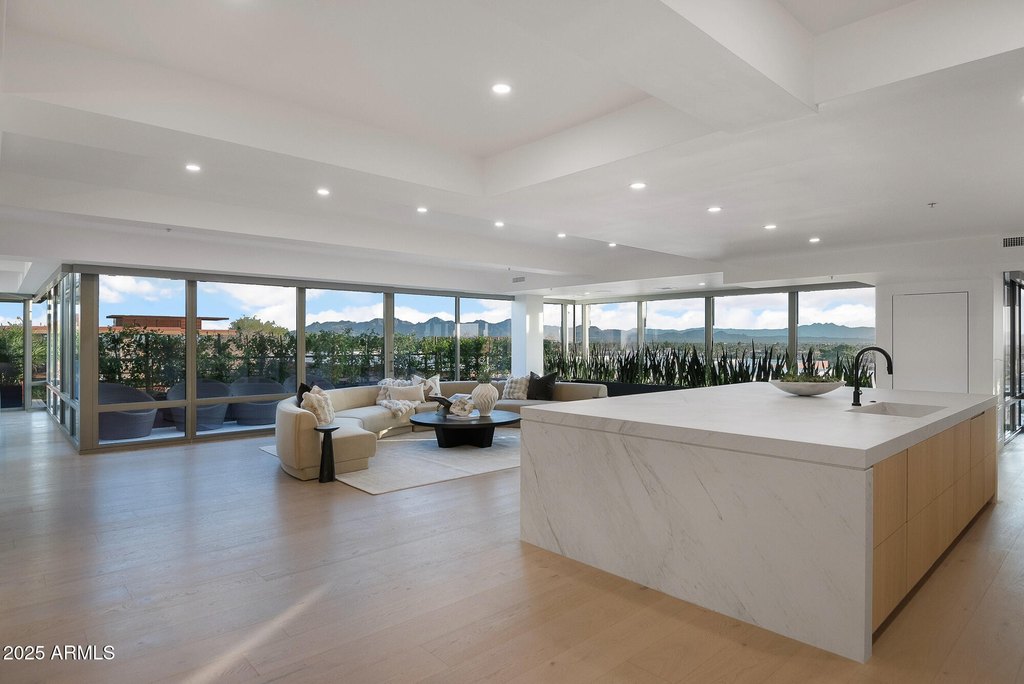 Scottsdale, Arizona, 85251, United States, 4 Bedrooms Bedrooms, ,4.5 BathroomsBathrooms,Residential,Forsale,2014347