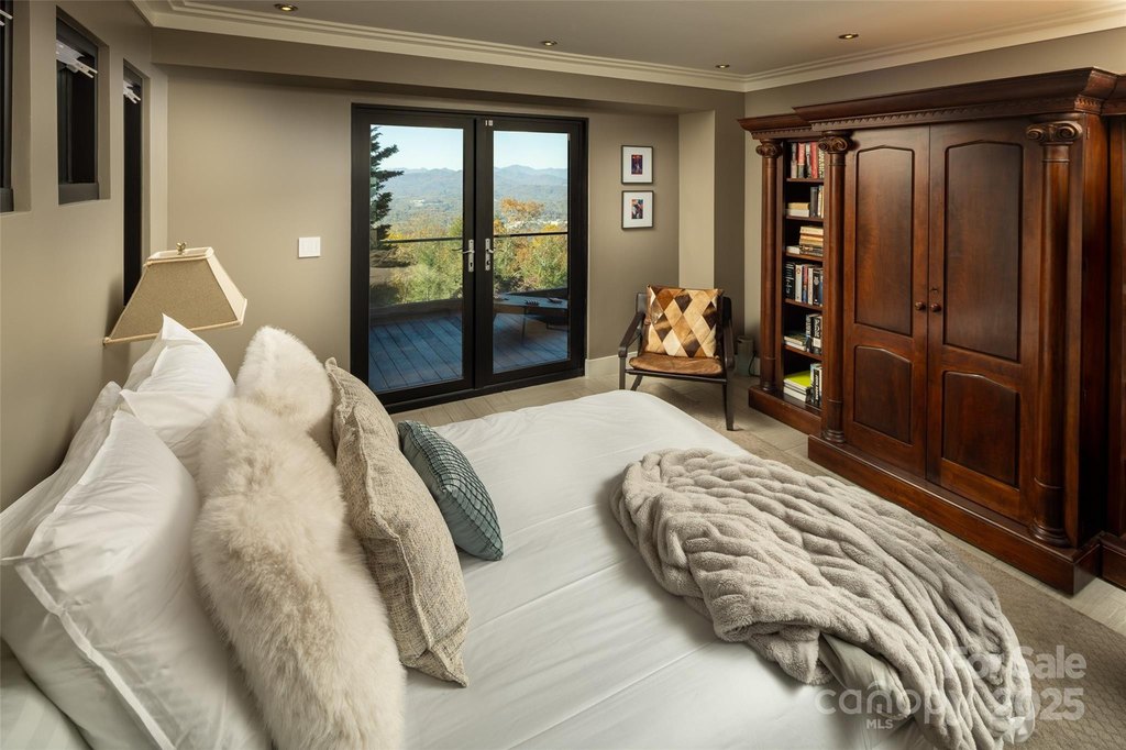 Asheville, North Carolina, 28804, United States, 3 Bedrooms Bedrooms, ,3.5 BathroomsBathrooms,Residential,Forsale,2011989