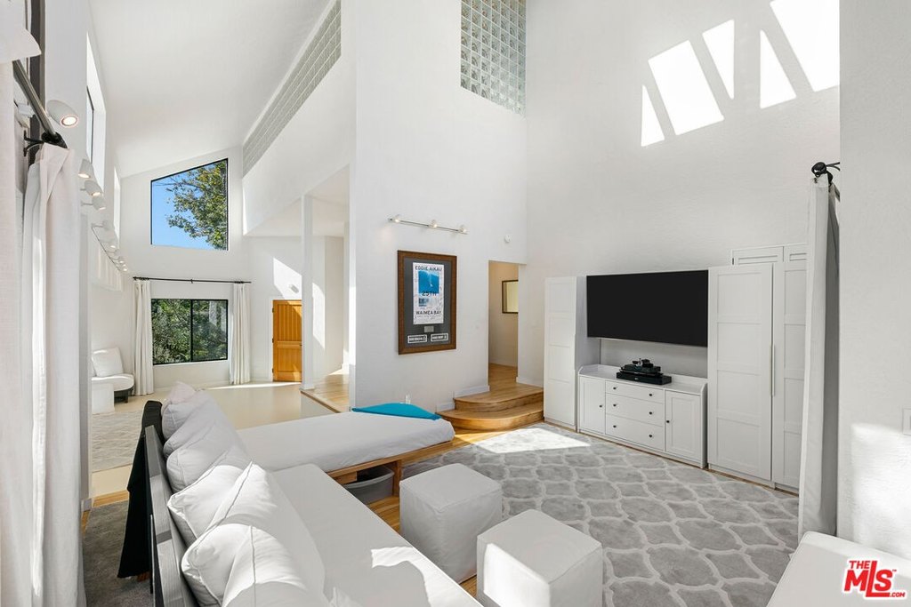 Malibu, California, 90265, United States, 3 Bedrooms Bedrooms, ,3 BathroomsBathrooms,Residential,Forsale,2001431