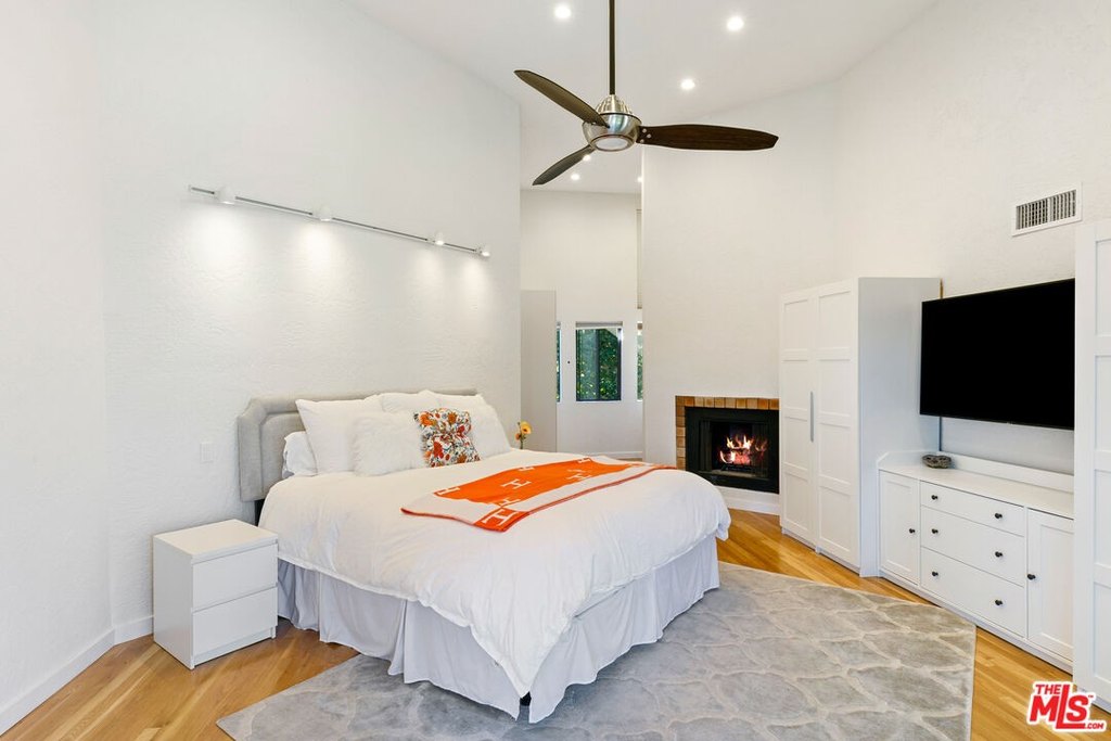 Malibu, California, 90265, United States, 3 Bedrooms Bedrooms, ,3 BathroomsBathrooms,Residential,Forsale,2001431