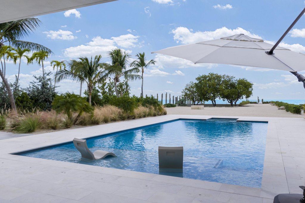 ISLAMORADA, Florida, 33036, United States, 5 Bedrooms Bedrooms, ,5.5 BathroomsBathrooms,Residential,Forsale,2011125