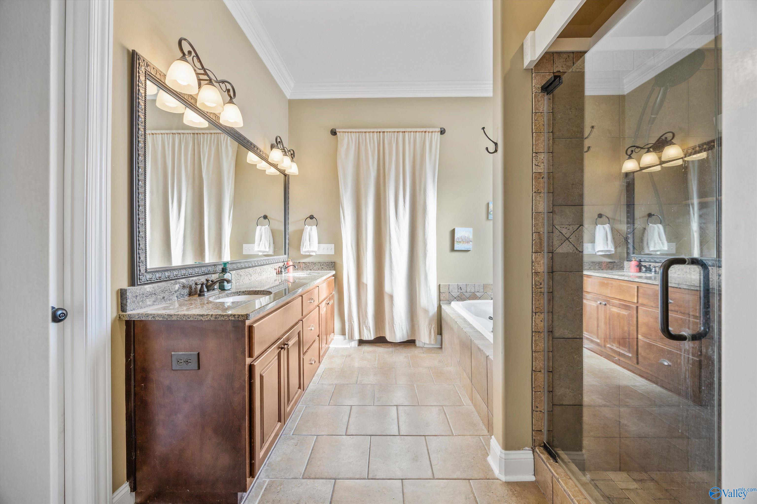 Owens Cross Roads, Alabama, 35763, United States, 5 Bedrooms Bedrooms, ,3.5 BathroomsBathrooms,Residential,Forsale,2007708