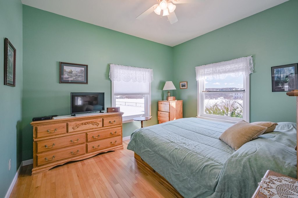 Hallowell, Maine, 04347, United States, 2 Bedrooms Bedrooms, ,3 BathroomsBathrooms,Residential,Forsale,2011250