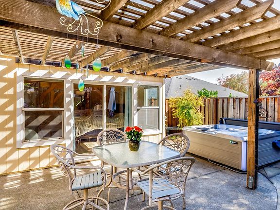 Cloverdale, California, 95425, United States, 2 Bedrooms Bedrooms, ,2 BathroomsBathrooms,Residential,Forsale,2004747