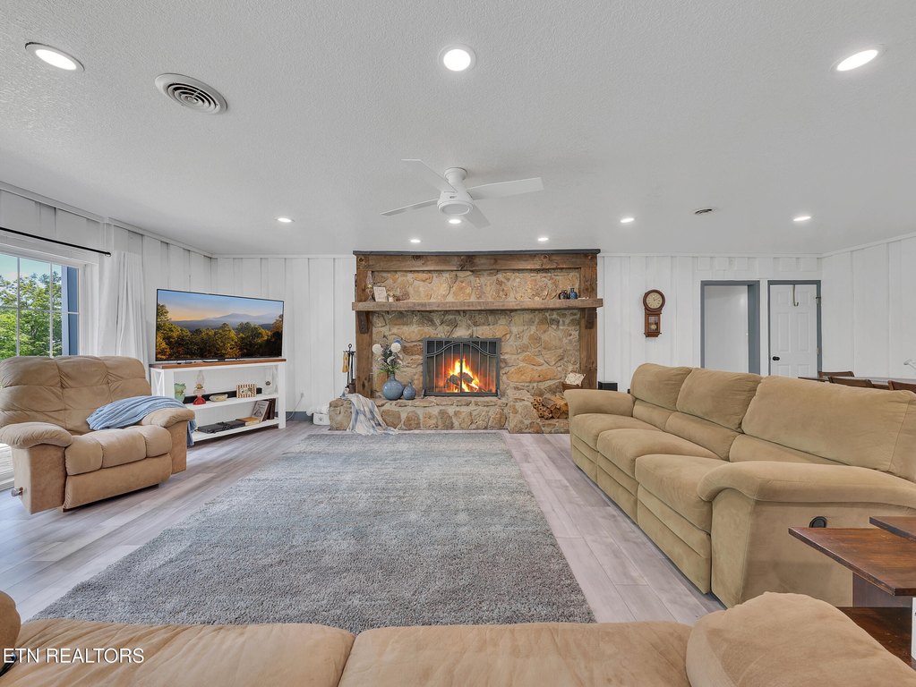 Knoxville, Tennessee, 37920, United States, 3 Bedrooms Bedrooms, ,5.5 BathroomsBathrooms,Residential,Forsale,1959681