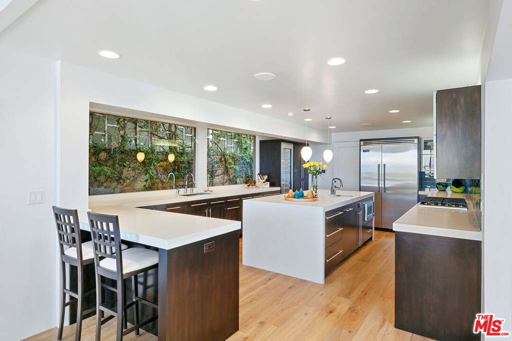 Malibu, California, 90265, United States, 3 Bedrooms Bedrooms, ,4 BathroomsBathrooms,Residential,Forsale,2001433