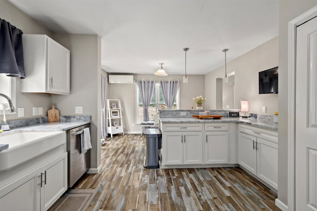 Gilford, New Hampshire, 03249, United States, 4 Bedrooms Bedrooms, ,2.5 BathroomsBathrooms,Residential,Forsale,2004032