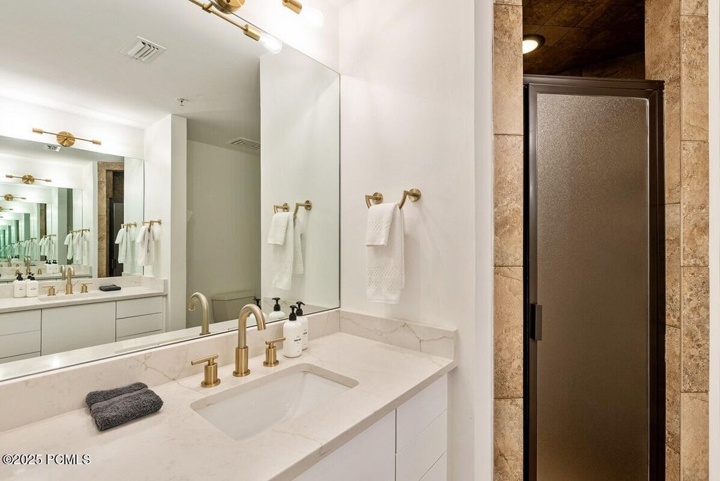 Park City, Utah, 84060, United States, 2 Bedrooms Bedrooms, ,2.5 BathroomsBathrooms,Residential,Forsale,2004734