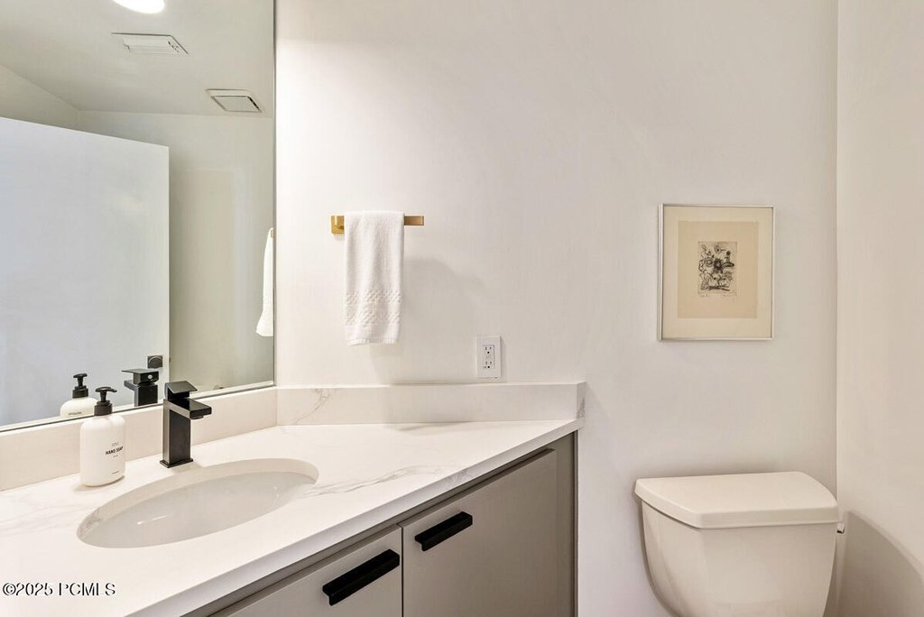 Park City, Utah, 84060, United States, 2 Bedrooms Bedrooms, ,2.5 BathroomsBathrooms,Residential,Forsale,2004734