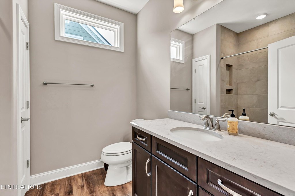 Loudon, Tennessee, 37774, United States, 3 Bedrooms Bedrooms, ,3 BathroomsBathrooms,Residential,Forsale,1910204