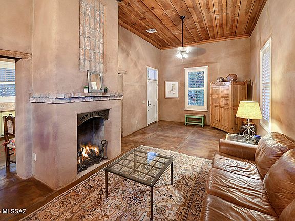 Tucson, Arizona, 85701, United States, 2 Bedrooms Bedrooms, ,3 BathroomsBathrooms,Residential,Forsale,1963517