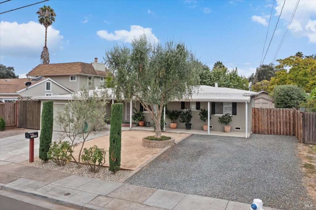 Santa Rosa, California, 95407, United States, 2 Bedrooms Bedrooms, ,1 BathroomBathrooms,Residential,Forsale,1985915