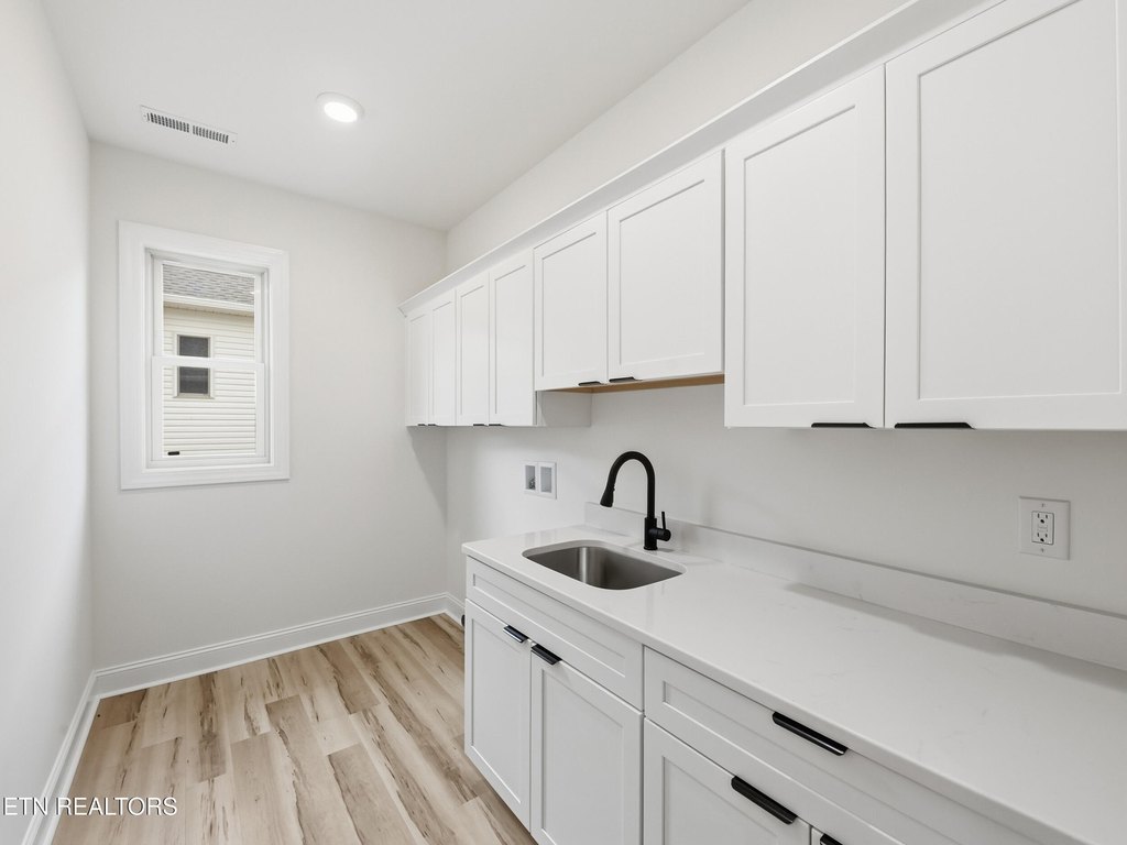 Vonore, Tennessee, 37885, United States, 3 Bedrooms Bedrooms, ,2 BathroomsBathrooms,Residential,Forsale,1910198